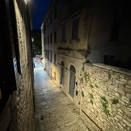 Lila Modern Apartment In Old Town Pula