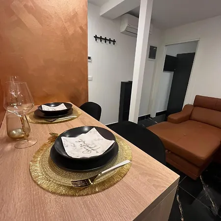 Lila Modern In Old Town بولا