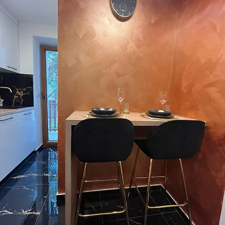 Lila Modern Apartment In Old Town Pula Apartment