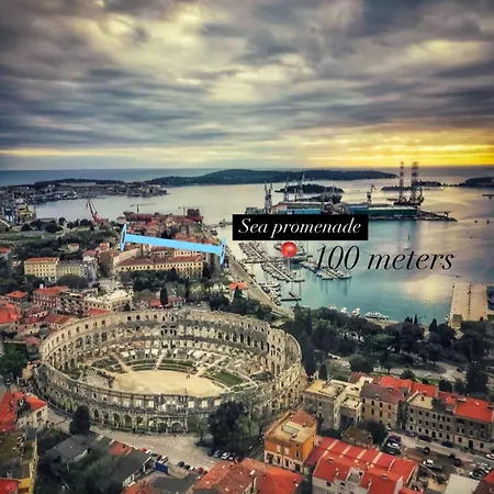 Lila Modern Apartment In Old Town Pula