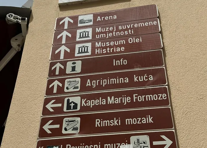 아파트 Westate Modern In Old Town - Free Parking 풀라