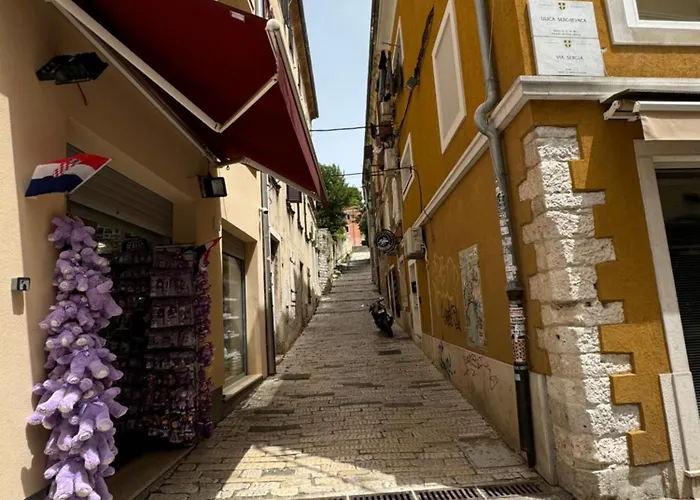 Westate Modern In Old Town - Free Parking 아파트 풀라